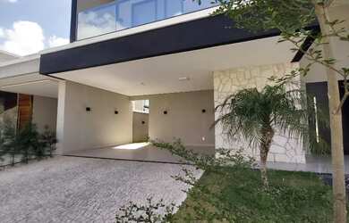 Imagem: A casa possui 4 Dormitórios, 4 Banheiros, 4 Vagas na garagem