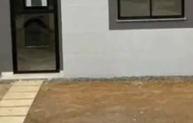 Imagem: A casa possui 2 Dormitórios, 1 Banheiro, 1 Vaga na garagem