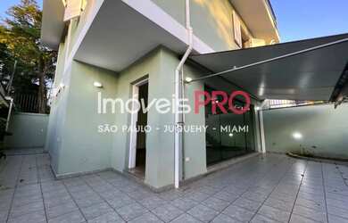 Imagem: A casa possui 3 Dormitórios, 4 Banheiros, 3 Vagas na garagem