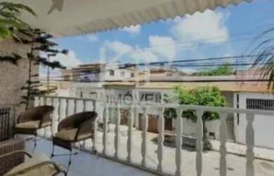 Imagem: A casa possui 4 Dormitórios, 5 Banheiros, 1 Vaga na garagem