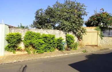 Imagem: O terreno possui 1.800m² de Área e está localizado em Alto