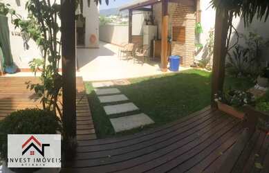 Imagem: A casa possui 3 Dormitórios, 4 Banheiros, 2 Vagas na garagem