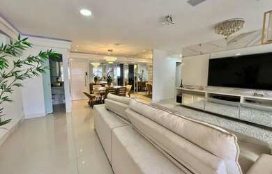 Imagem: O apartamento possui 2 Dormitórios, 1 Banheiro, 2 Vagas na