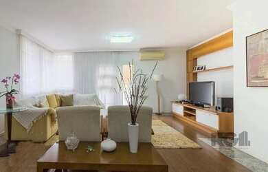 Imagem: A casa possui 5 Dormitórios, 5 Banheiros, 4 Vagas na garagem