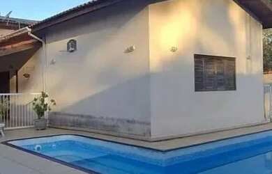 Imagem: A casa em condomínio possui 3 Dormitórios, 3 Banheiros, 4