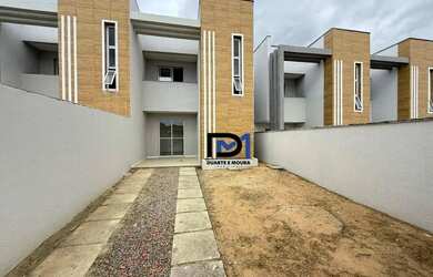 Imagem: A casa possui 3 Dormitórios, 3 Banheiros, 2 Vagas na garagem