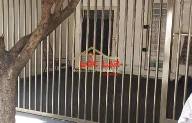 Imagem: A casa à venda possui 2 Dormitórios, 1 Banheiro, 3 Vagas na