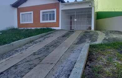 Imagem: A casa possui 2 Dormitórios, 1 Banheiro, 1 Vaga na garagem
