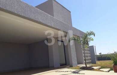 Imagem: A casa possui 3 Dormitórios, 4 Banheiros, 2 Vagas na garagem