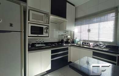 Imagem 12: Casa com piscina no Jd. Araucária