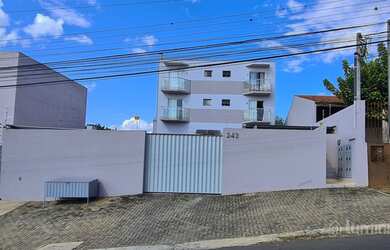 Imagem: O apartamento possui 3 Dormitórios, 1 Banheiro, 1 Vaga na garagem