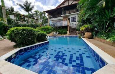 Imagem: A casa possui 4 Dormitórios, 4 Banheiros, 3 Vagas na garagem