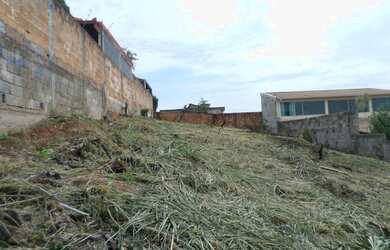 Imagem: O terreno possui 360m² de Área e está localizado em Senhora