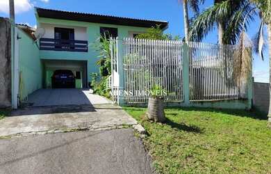Imagem: A casa possui 3 Dormitórios, 2 Banheiros, 2 Vagas na garagem