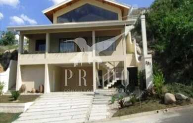 Imagem: A casa em condomínio possui 4 Dormitórios, 3 Banheiros, 2