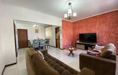 Imagem: A casa possui 3 Dormitórios, 4 Banheiros, 5 Vagas na garagem