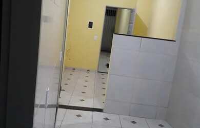 Imagem: A casa possui 2 Dormitórios, 1 Banheiro, 2 Vagas na garagem