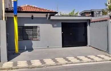 Imagem: O depósito possui 2 Vagas na garagem e 200m² de Área e está
