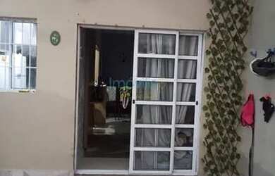 Imagem: A casa possui 3 Dormitórios, 1 Banheiro, 1 Vaga na garagem