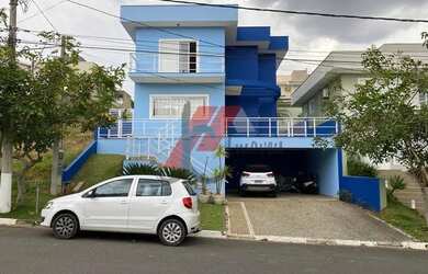 Imagem: A casa em condomínio possui 3 Dormitórios, 4 Banheiros, 2