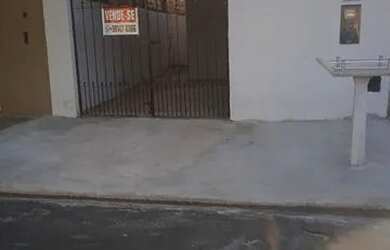 Imagem: A casa possui 1 Dormitório, 1 Banheiro, 2 Vagas na garagem