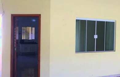 Imagem: A casa possui 2 Dormitórios, 2 Banheiros, 1 Vaga na garagem