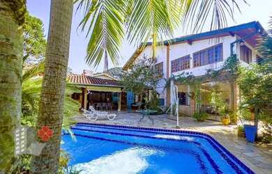 Imagem: A casa possui 3 Dormitórios, 3 Banheiros, 2 Vagas na garagem