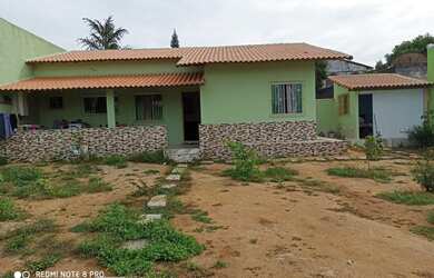 Imagem: A casa possui 2 Dormitórios, 2 Banheiros, 2 Vagas na garagem