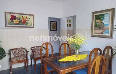 Imagem: A casa possui 3 Dormitórios, 2 Banheiros, 3 Vagas na garagem