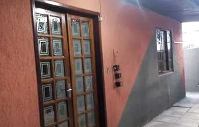 Imagem: A casa possui 2 Dormitórios e 1 Banheiro e está localizado