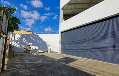 Imagem: O depósito possui 5 Vagas na garagem, 1.200m² de Área e