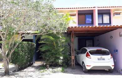 Imagem: A casa possui 4 Dormitórios, 3 Banheiros, 1 Vaga na garagem