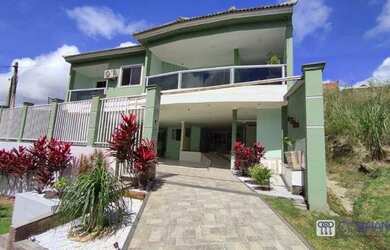 Imagem: A casa possui 5 Dormitórios, 5 Banheiros, 5 Vagas na garagem