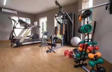 Imagem: O apartamento possui 1 Dormitório, 1 Banheiro, 1 Vaga na garagem