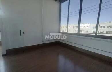 Imagem: O depósito possui 1 Vaga na garagem, 60m² de Área e está