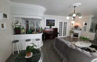 Imagem: O apartamento possui 5 Dormitórios, 4 Banheiros, 3 Vagas na