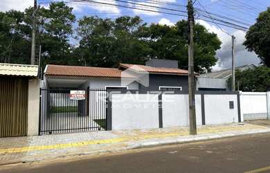 Imagem: A casa possui 2 Dormitórios, 2 Banheiros, 2 Vagas na garagem