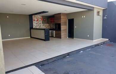 Imagem: A casa em condomínio possui 4 Dormitórios, 4 Banheiros, 5