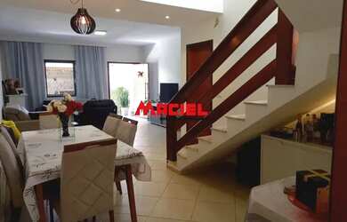 Imagem: A casa possui 2 Dormitórios, 1 Banheiro, 3 Vagas na garagem