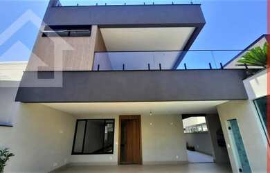 Imagem: A casa em condomínio possui 4 Dormitórios, 5 Banheiros, 2