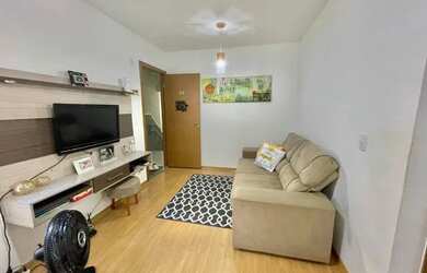 Imagem: O apartamento possui 2 Dormitórios, 1 Banheiro, 1 Vaga na garagem