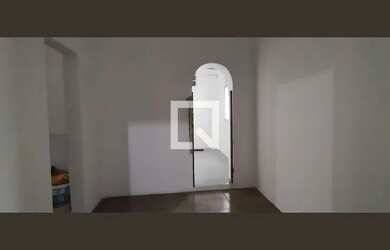 Imagem: A casa possui 2 Dormitórios, 2 Banheiros, 2 Vagas na garagem