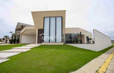 Imagem: A casa em condomínio possui 4 Dormitórios, 5 Banheiros, 3