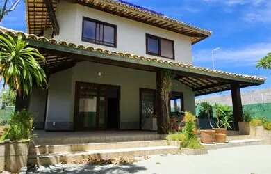 Imagem: A casa em condomínio à venda possui 4 Dormitórios, 2 Banheiros