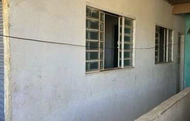 Imagem: A casa possui 1 Dormitório, 1 Banheiro e está localizado