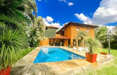 Imagem: A casa possui 4 Dormitórios, 5 Banheiros, 3 Vagas na garagem