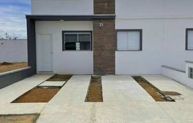 Imagem: A casa possui 2 Dormitórios, 2 Banheiros, 2 Vagas na garagem