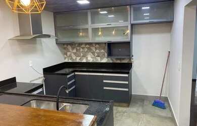 Imagem: A casa possui 5 Dormitórios, 3 Banheiros, 1 Vaga na garagem