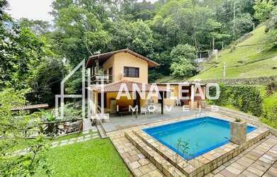 Imagem: A casa em condomínio possui 3 Dormitórios, 3 Banheiros, 3