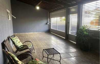 Imagem: A casa possui 2 Dormitórios, 1 Banheiro e 127m² de Área e